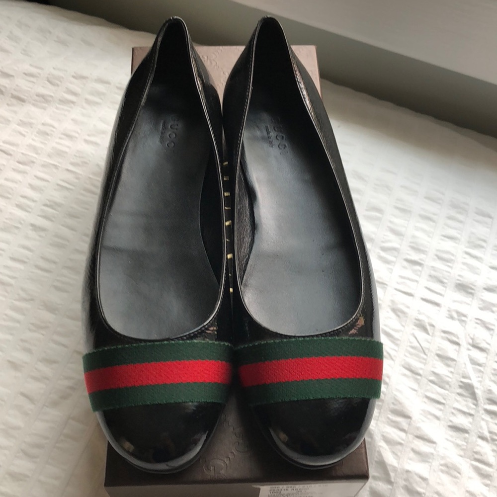 Gucci Black Patent Leather Flat SZ 38.5. New